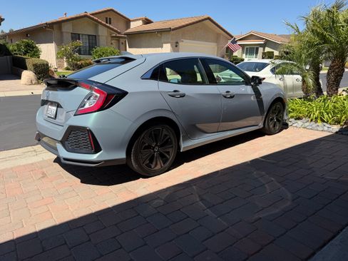 Used 2018 Honda Civic EX-L image 1