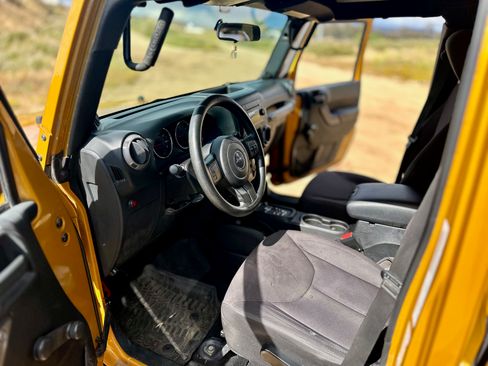 Used 2014 Jeep Wrangler Unlimited Sport AWD/4WD image 9