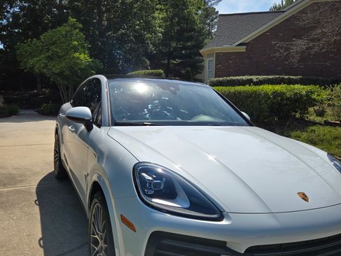Used 2023 Porsche Cayenne Platinum Edition AWD/4WD image 1