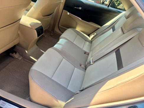 Used 2013 Toyota Camry XLE w/ Leather Pkg image 10