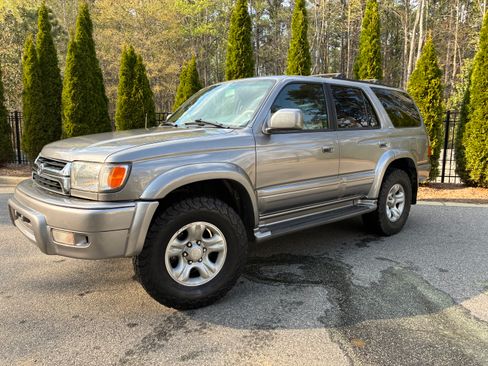 Used 2002 Toyota 4Runner Limited image 10