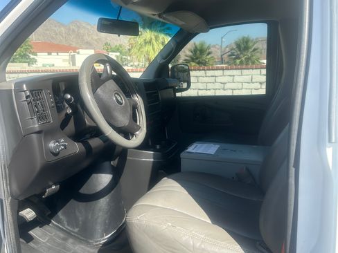 Used 2014 Chevrolet Express 2500 RWD image 5