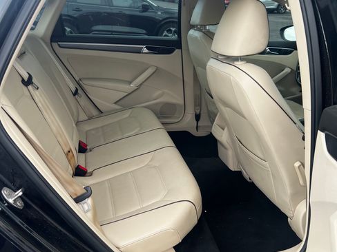 Used 2018 Volkswagen Passat 2.0T R-Line image 4