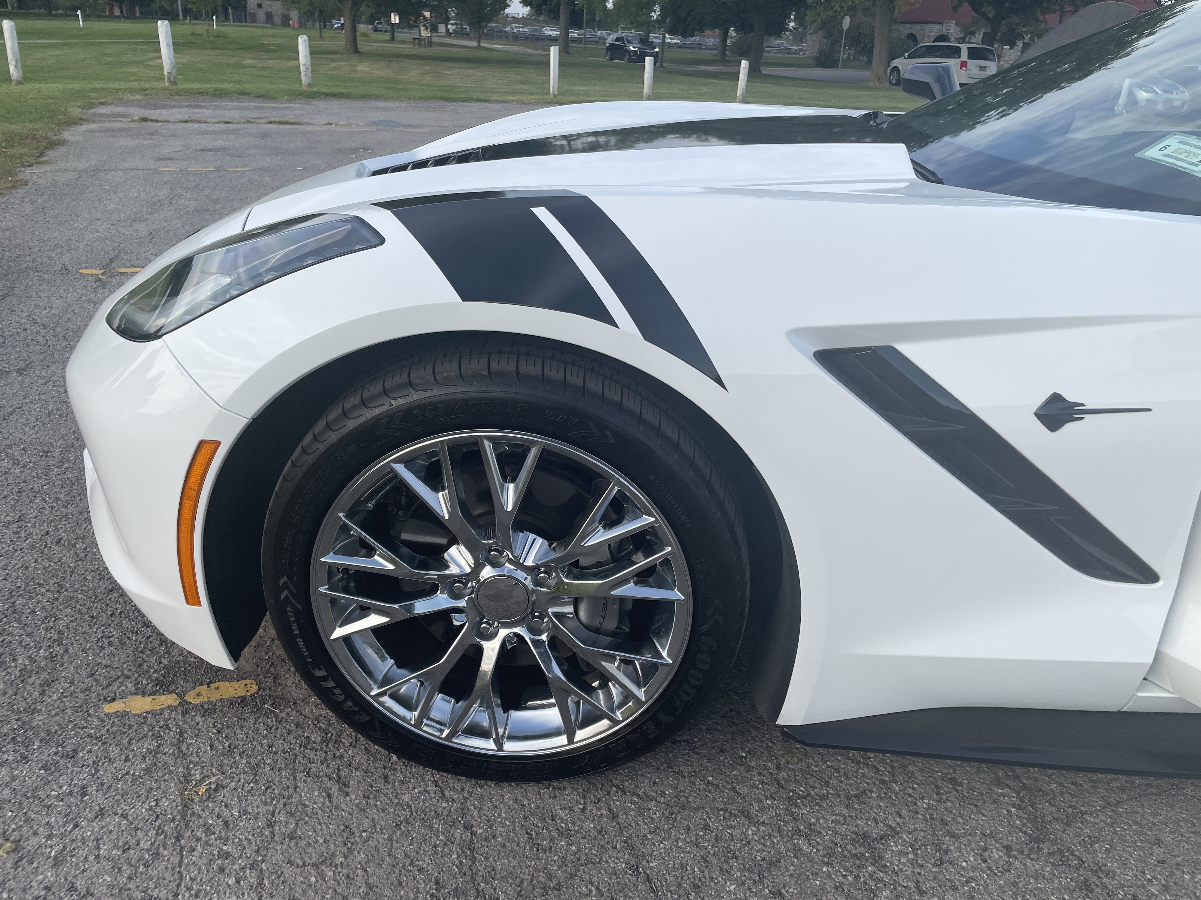 Used 2017 Chevrolet Corvette Stingray Coupe w/ Carbon Flash Badge Package RWD image 18