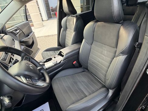 Used 2025 Mitsubishi Outlander SE image 14