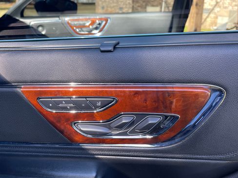 Used 2020 Lincoln Continental Reserve w/ Rear Seat Amenities Package image 12