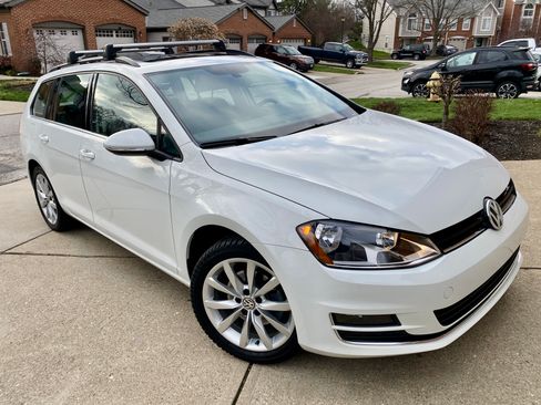 Used 2017 Volkswagen Golf SE image 6