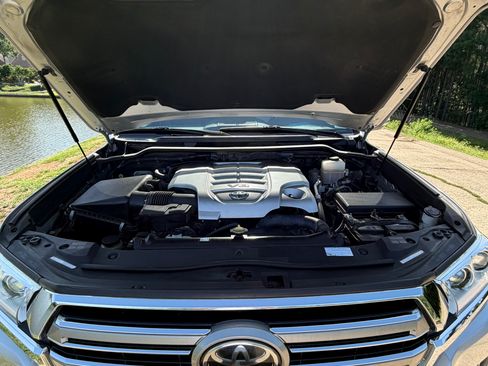 Used 2016 Toyota Land Cruiser AWD/4WD image 15