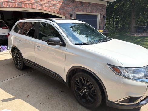 Used 2018 Mitsubishi Outlander LE FWD image 15