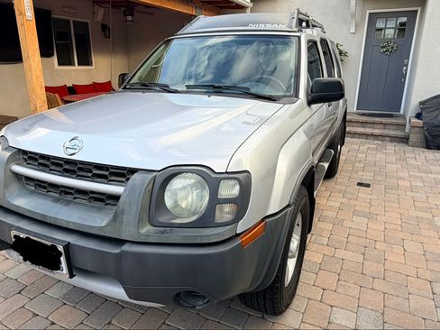 Used 2004 Nissan Xterra XE image 2