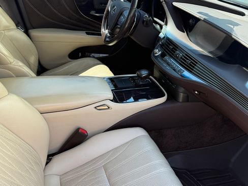 Used 2018 Lexus LS 500 F Sport image 5