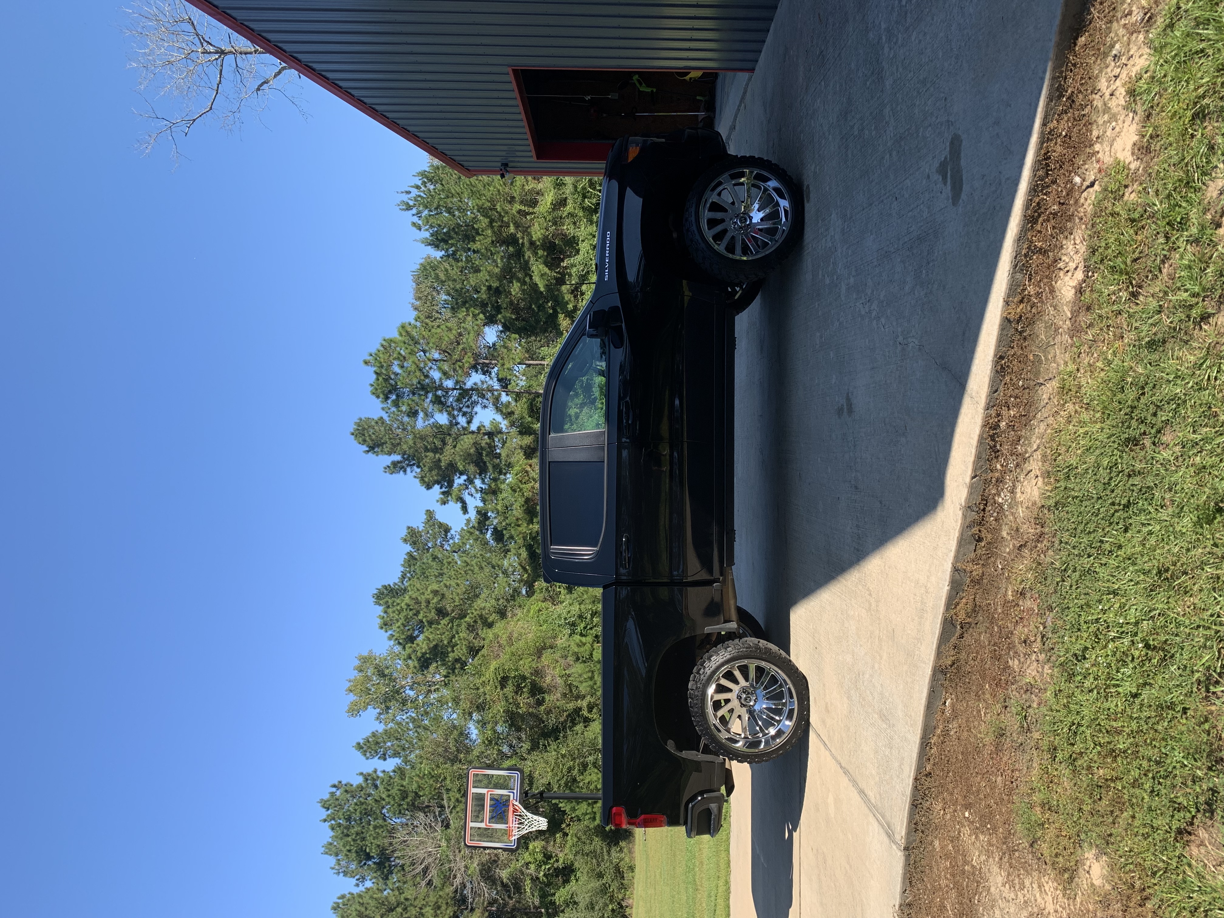 Used 2022 Chevrolet Silverado 1500 Custom RWD image 2