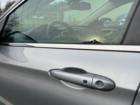 Used 2015 Chrysler 200 Limited w/ Convenience Group image 23