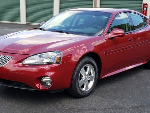 Used 2004 Pontiac Grand Prix GT w/ Drivers Package image 1