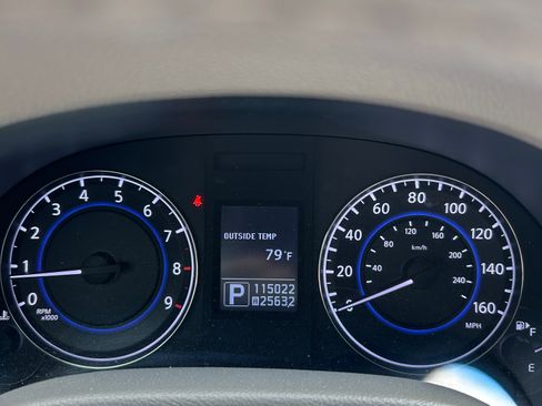 Used 2015 INFINITI Q40 Sedan 4D w/ Navigation Package image 2