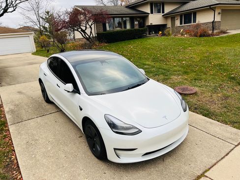 Used 2023 Tesla Model 3 Standard Range image 4