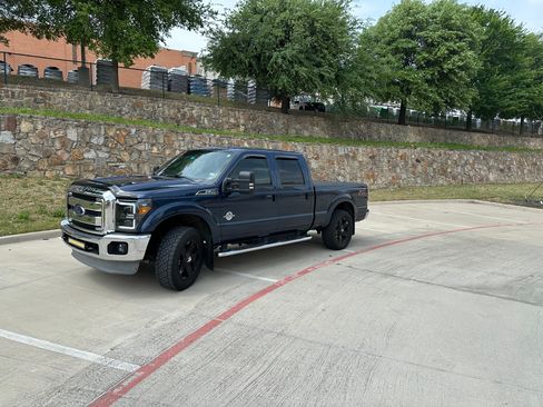 Used 2014 Ford F250 Lariat w/ Lariat Interior Package image 4