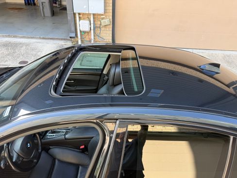 Used 2011 BMW 535i xDrive Sedan AWD/4WD image 8
