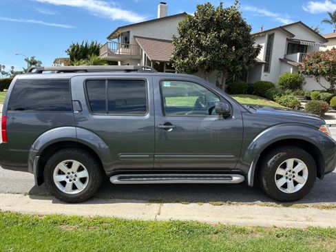 Used 2012 Nissan Pathfinder SV RWD image 4