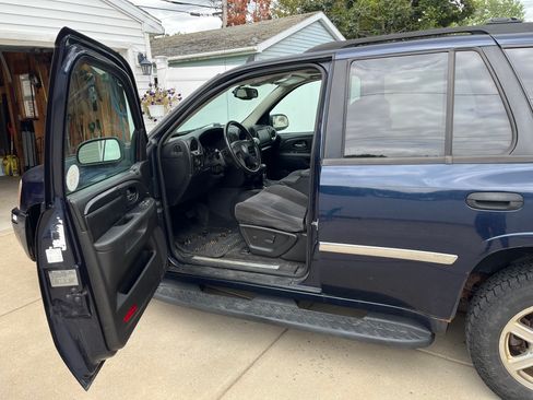 Used 2008 GMC Envoy SLE w/ Sun And Sound Package AWD/4WD image 5