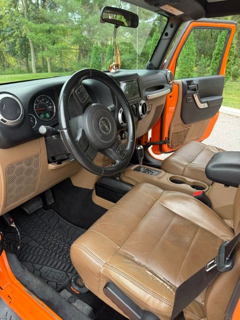 Used 2012 Jeep Wrangler Unlimited Sahara w/ Dual Top Group AWD/4WD image 4