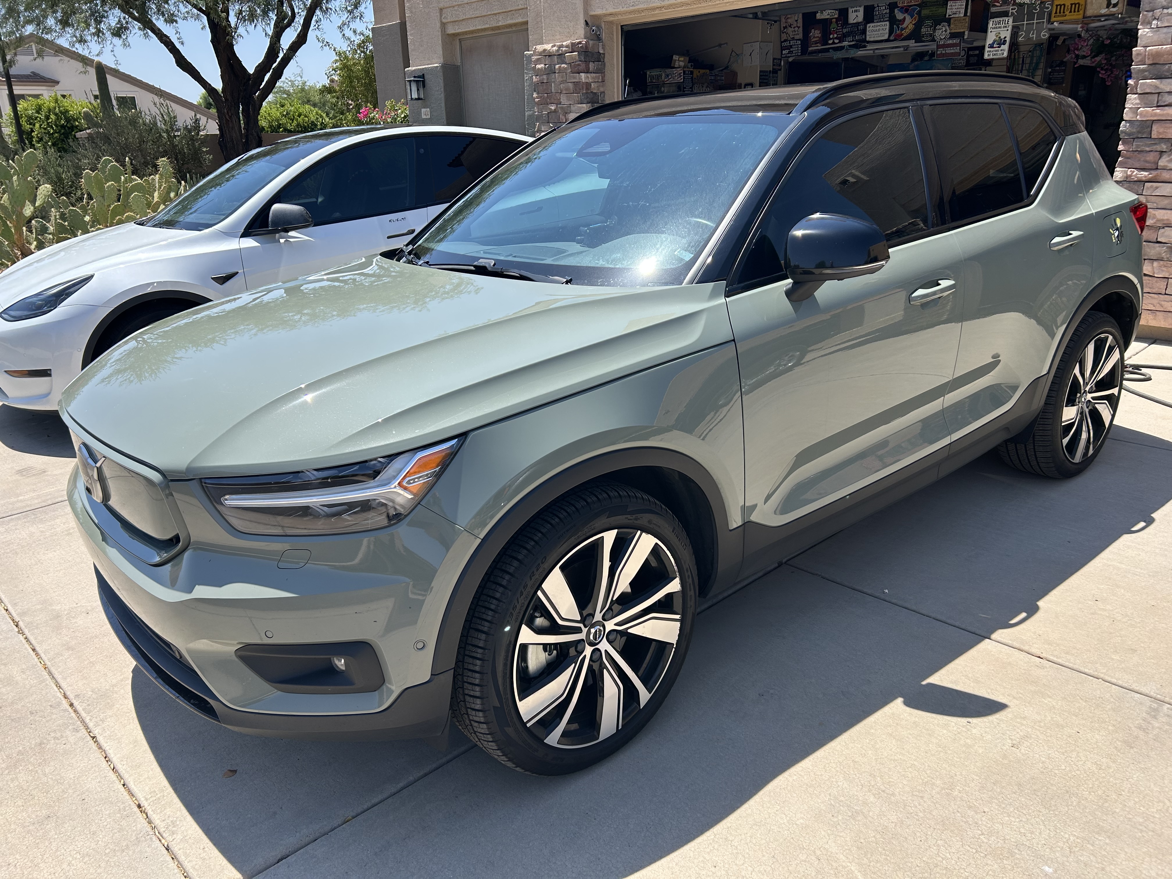 Used 2022 Volvo XC40 P8 Recharge Ultimate AWD/4WD image 1