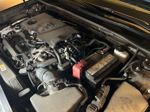 Used 2019 Toyota Camry XLE w/ Navigation Package FWD image 10