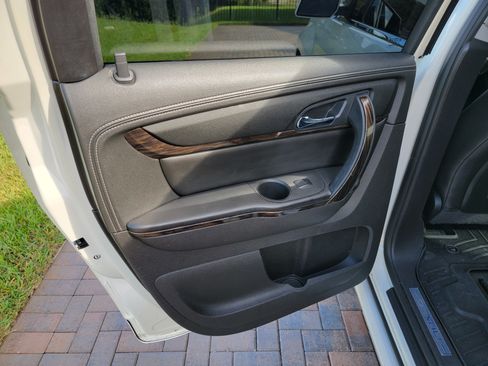 Used 2014 GMC Acadia Denali image 28