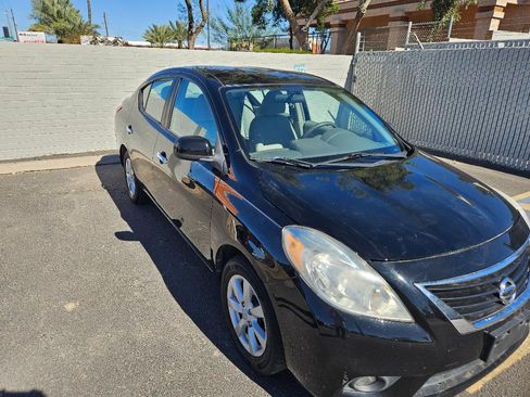 Used 2012 Nissan Versa SL w/ SL Tech Pkg image 8