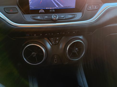 Used 2019 Chevrolet Blazer LT image 13