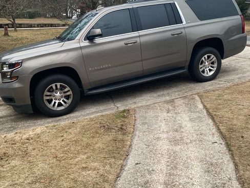 Used 2019 Chevrolet Suburban LT image 1