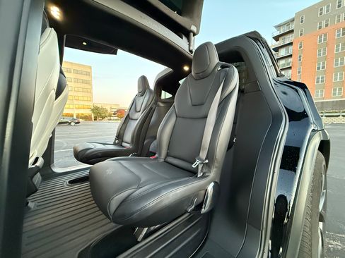 Used 2023 Tesla Model X image 28