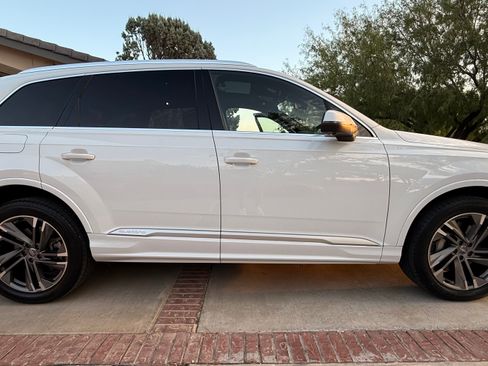 Used 2021 Audi Q7 3.0T Premium Plus w/ Premium Plus Package AWD/4WD image 2