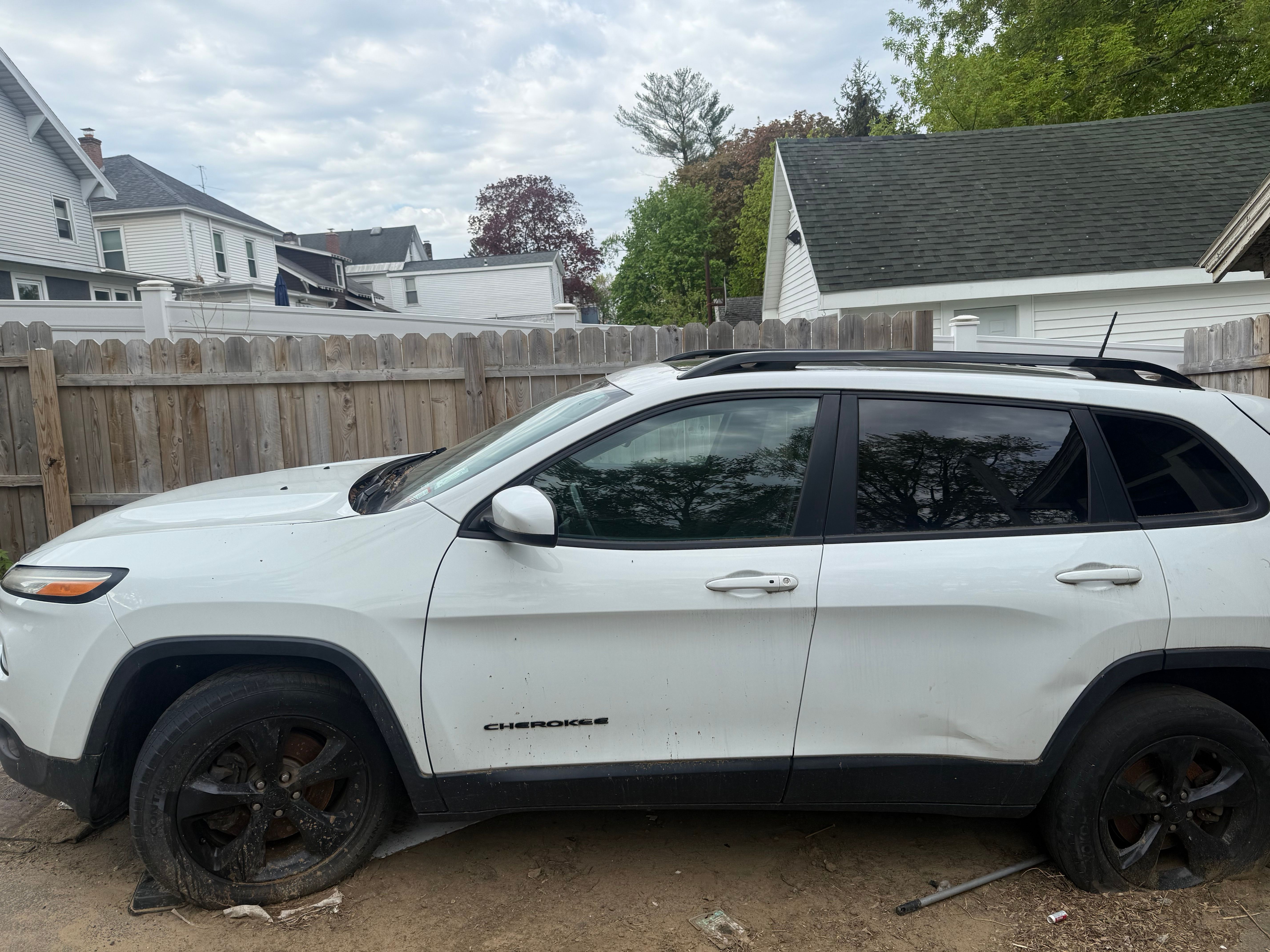 Used 2016 Jeep Cherokee Latitude w/ Comfort/Convenience Group AWD/4WD image 10