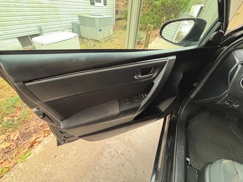 Used 2018 Toyota Corolla LE image 10