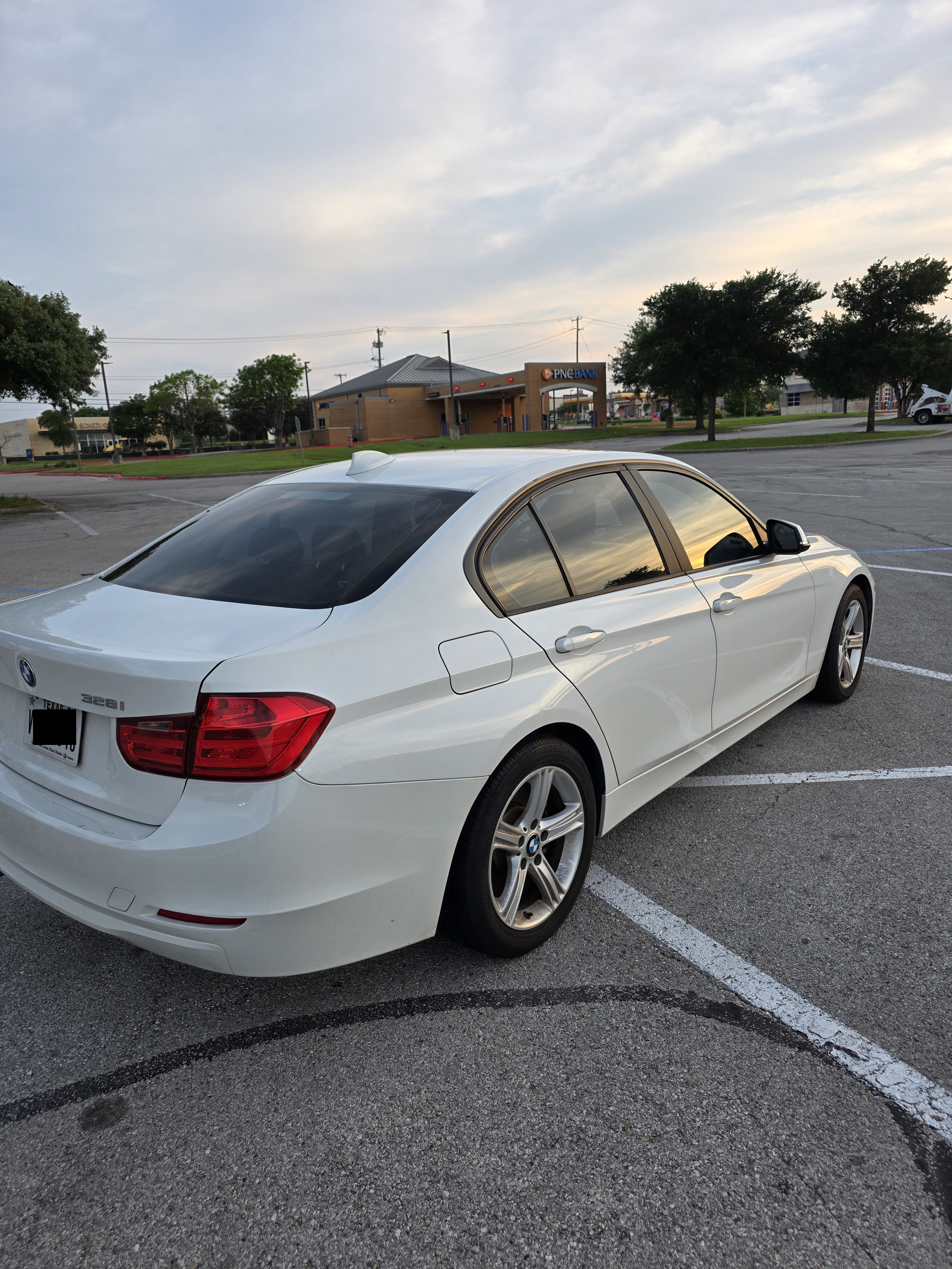 Used 2013 BMW 328i xDrive Sedan AWD/4WD image 5