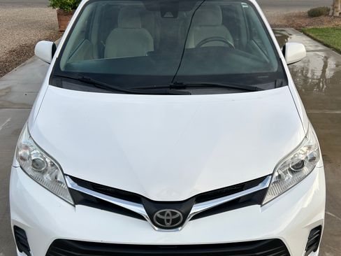 Used 2018 Toyota Sienna LE FWD image 4