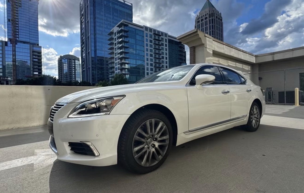 Used 2015 Lexus LS 460 w/ Ultra Luxury Package RWD image 2