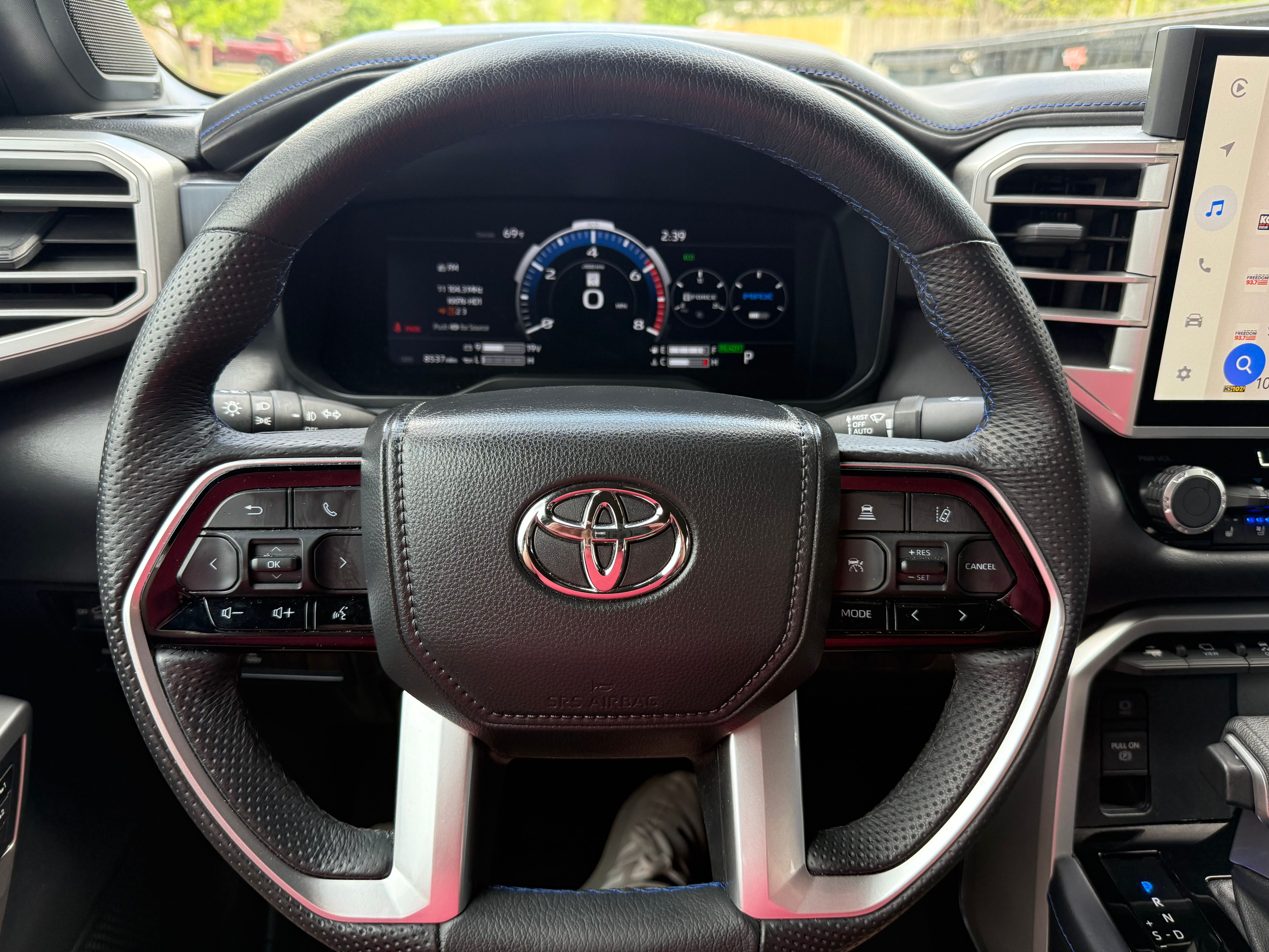 Used 2025 Toyota Tundra Platinum w/ Tow Tech Package AWD/4WD image 11