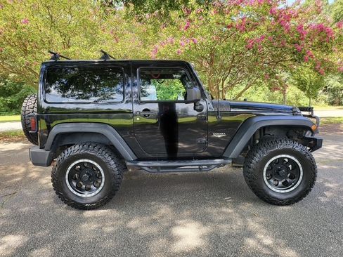 Used 2012 Jeep Wrangler Sahara w/ Connectivity Group AWD/4WD image 9
