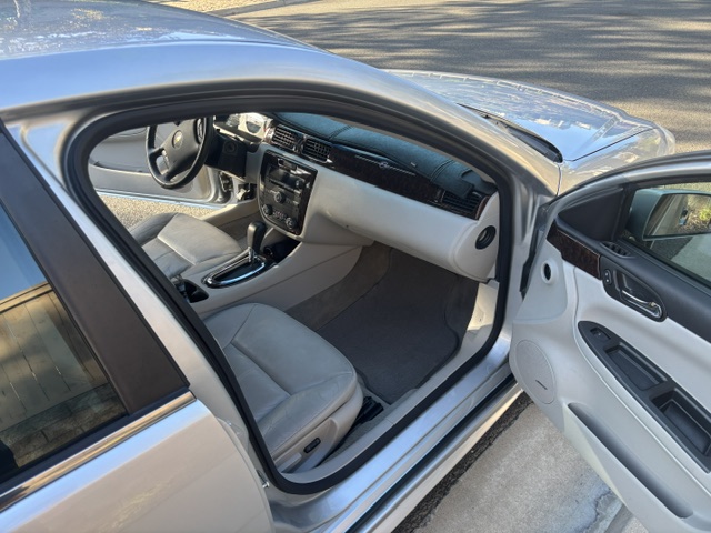 Used 2012 Chevrolet Impala LTZ FWD image 5