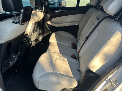 Used 2018 Mercedes-Benz GLS 550 4MATIC image 16