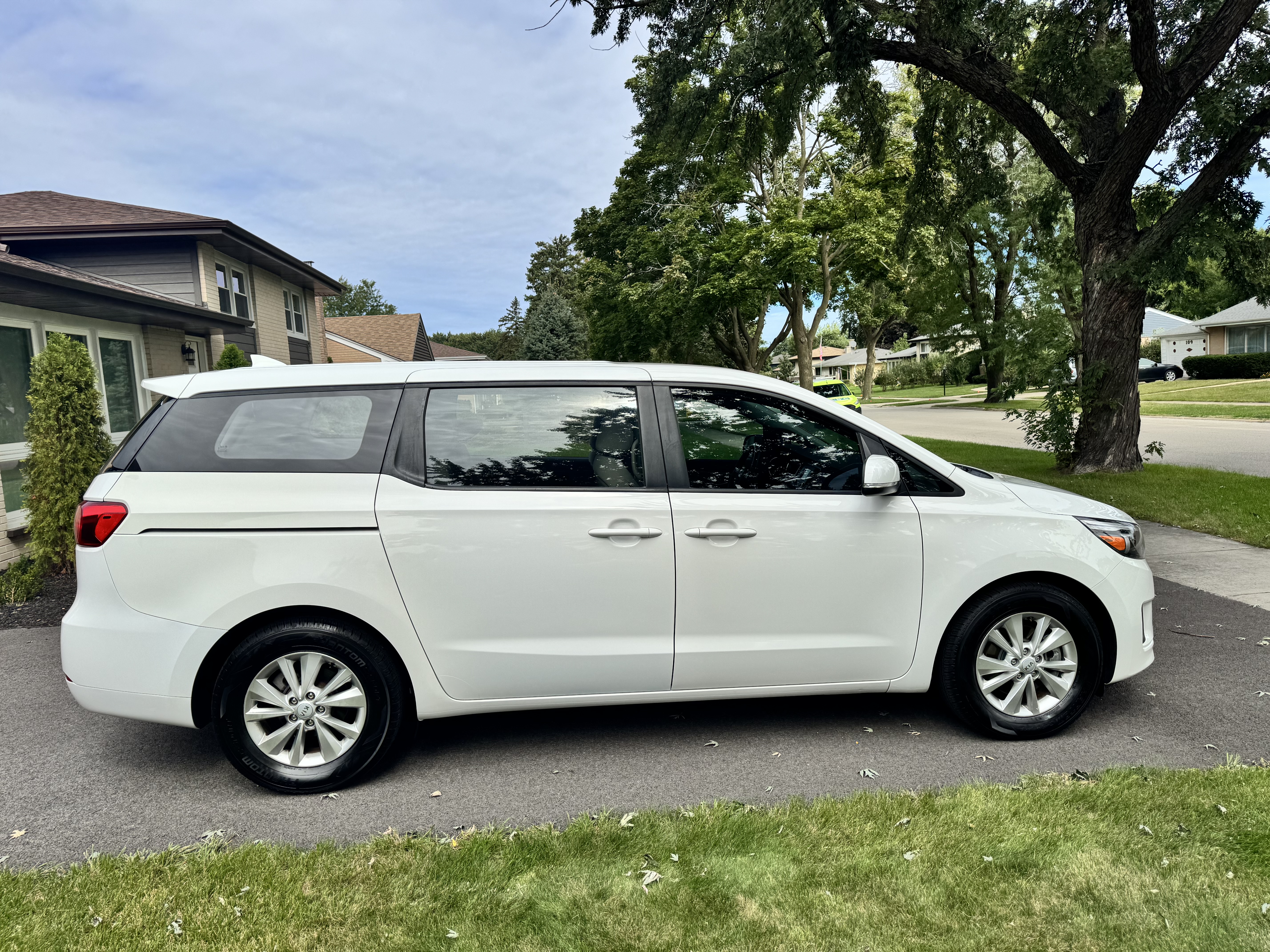 Used 2018 Kia Sedona L FWD image 13