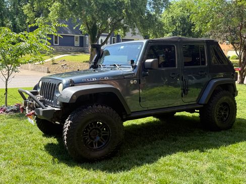 Used 2008 Jeep Wrangler Unlimited Rubicon w/ Dual Top Group AWD/4WD image 2