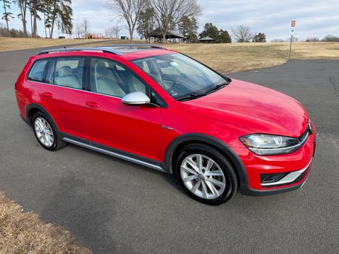 Used 2018 Volkswagen Golf Alltrack SE image 4