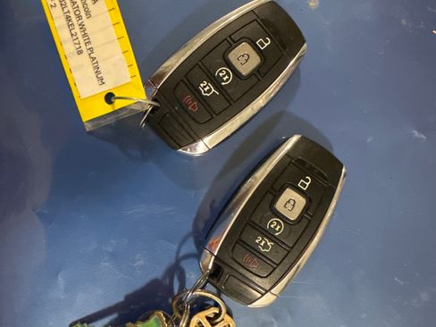 Used 2019 Lincoln Navigator Reserve image 21