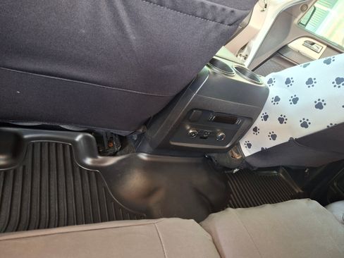 Used 2017 Ford Expedition XLT image 11