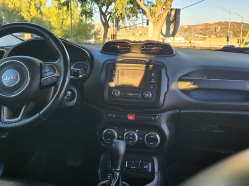 Used 2015 Jeep Renegade Limited image 11
