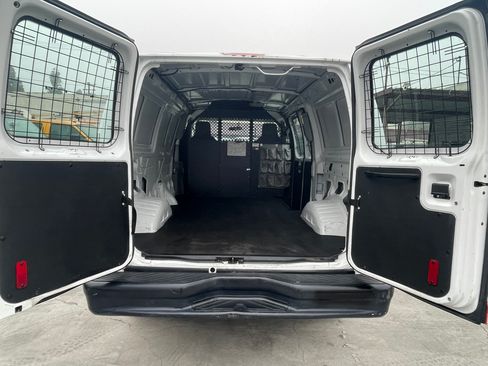 Used 2010 Ford E-250 and Econoline 250 image 13