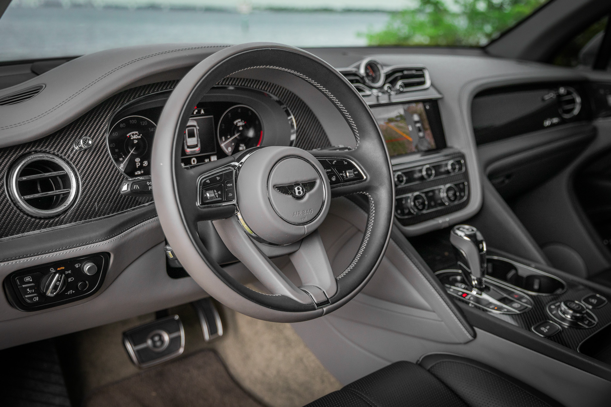 Used 2023 Bentley Bentayga Extended Wheelbase AWD/4WD image 17